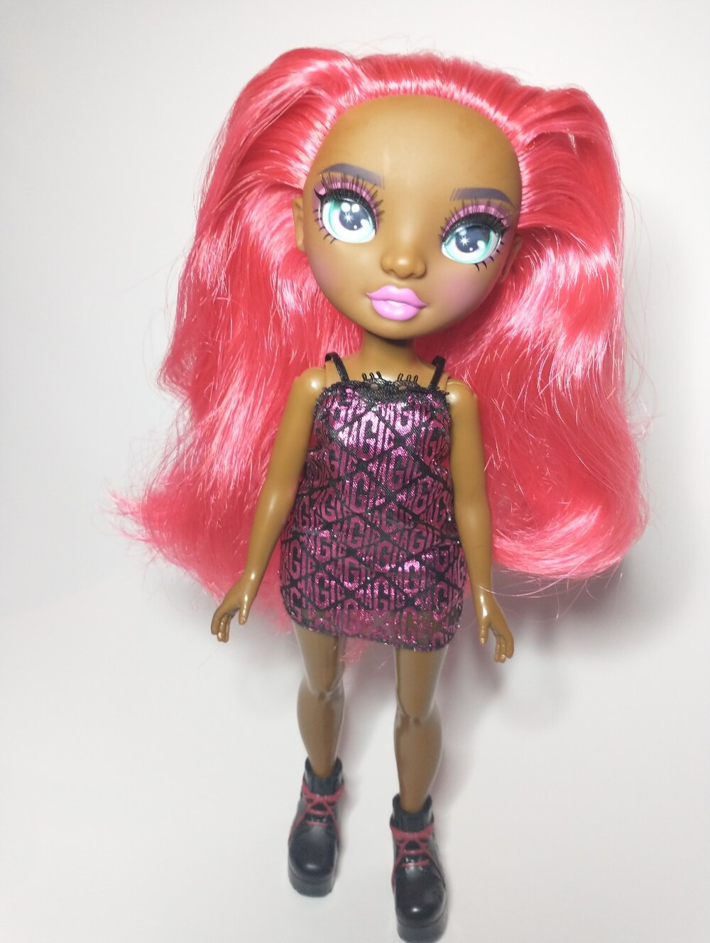 Rainbow High Daria Roselyn 11in Fashion Doll Pink Curly Hair